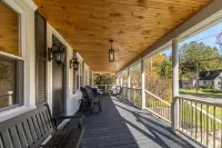11 bedroom Lodge - Swim Spa/Hot Tub - Firepit - Game room - sleeps 26 - Wifi