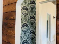 Eclectic cottage, steps from downtown Hotels in Carlton