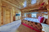 Views! Sleeps 16! 4Bed 4Bath. 5 Min to Pigeon Forge!