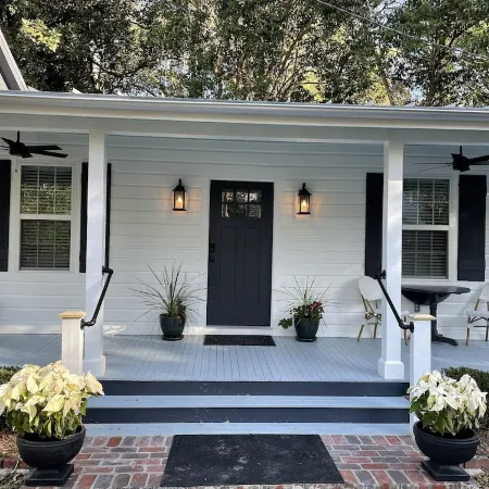 Charming & Quaint - Fully Restored Historic Cottage at Camellia Cottages