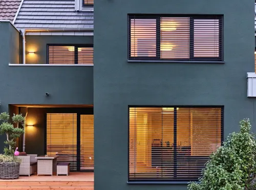 85qm Garten Suite mit 2 Schlafzimmern / Terrasse und Garten