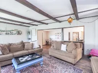 Charming Lake House within Walking Distance from Lake