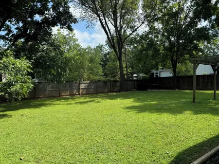 Rosewood Cottage…sleeps up to 7!—Cleaning fee included in nightly rate! Отели в г. Logan County