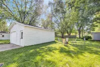1 Mile to Lambeau–Modern historic charm.