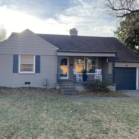 Cheerful quaint home in prime Tulsa area.