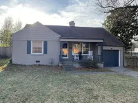 Cheerful quaint home in prime Tulsa area.