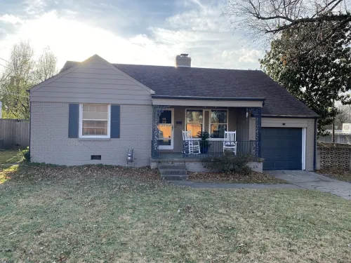 Cheerful quaint home in prime Tulsa area.