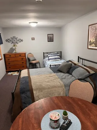 Cheerful 3 bedroom cottage with River access.