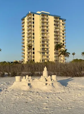 Fantastic Ft Myers Beachfront Condo! Flexible Check-in Dates and Many Amenities!