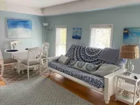 #3 Bright 1-Bdrm suite downtown with parking