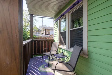 Tremont - Bright 2BR apt-Pet Friendly, Conv. to Stadiums, Clinic, Museums & More