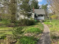 TC Gem! Within 2 blocks of the TC TART trail, and great establishments.