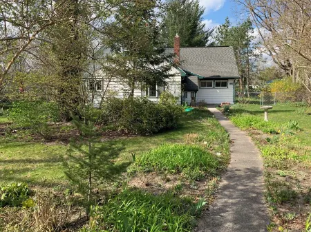 TC Gem! Within 2 blocks of the TC TART trail, and great establishments.