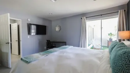 Studio City 2bed Aprtment Отели рядом с достопримечательностью «Gordon Biersch Brewery Restaurant»