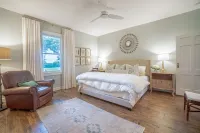 The Cottage at Southbend Farm Hotels in Mount Pleasant