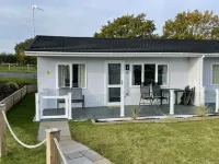 Cosy 2 Bedroom Lodge with onsite Pool - ที่มีฟิตเนส