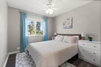 6BR/3BA House - 2nd Living and Entry - 18 Guests