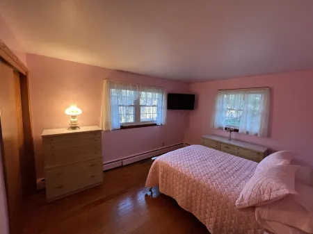 1959 Mid-Century Retro Home on 5 acres