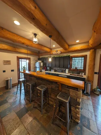 Holston River Lodge, Paradise on the River🎣Fishing, Kayaking,Hot Tub,Wineries🔥