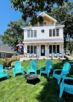 Lakefront Haven: Waterfront Oasis with Dock, Spacious Swim Pier & Pano Lake view