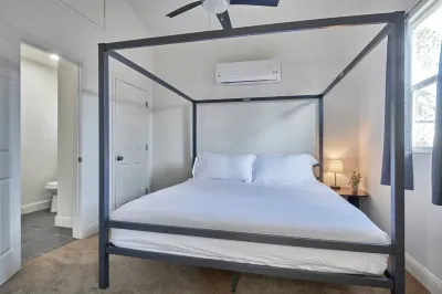 Bright & New Back House KING Tower District Hotel in zona Fresno Station