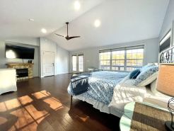 Cozy Lake Front Home with Private Boat Launch/Dock