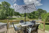 LAKE LIFE right on Lake Hamilton. 5 miles from Oaklawn Racing and Casino