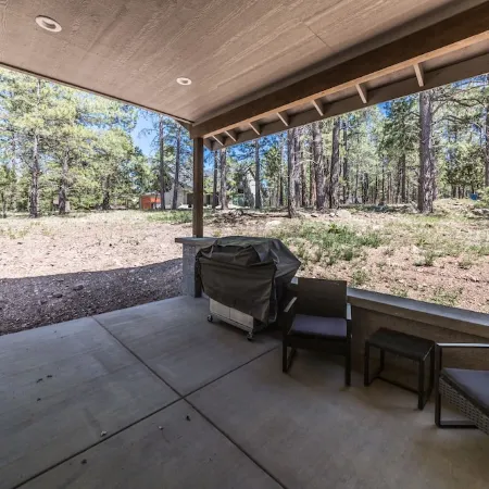 Spacious family friendly home, close to Grand Canyon, GC railroad and Rt66