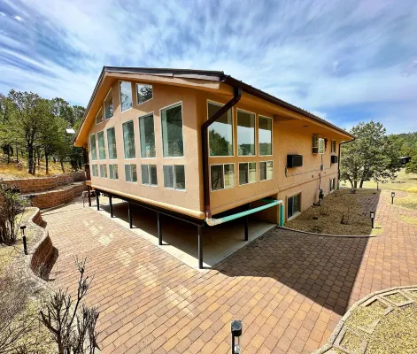 Spacious mountain retreat near Ski Apache and 15 mins from Downtown Ruidoso.