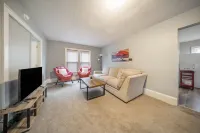 Cozy Home Close to Cuyahoga, Portage Lakes, University, and Hospital