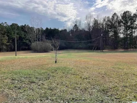 Come enjoy a stay at Pleasant Lane! Plenty of parking & great surrounding area!