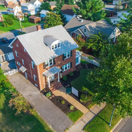 Big Sunny Family House
