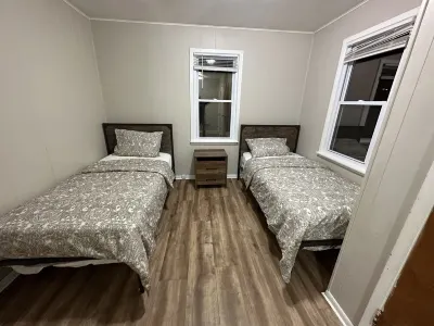 Entire house Spacious & Clean for 9.  Close To Everything! with WiFi