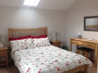 Beautiful Quiet Cottage Dog Friendly Near Cowbridge and Cardiff Hotels in 