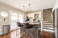 Lakefront -Heated Pool -EV Charger -Dock -Fire Pit -Kayaks -Game Room