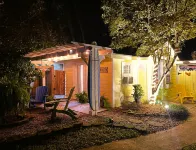 Unique Romantic Beach Style Cottage close to  Folly Beach & historic Charleston!