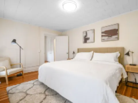Cozy House 3 Blocks From West Pt Hotels in Highlands