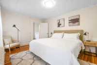 Cozy House 3 Blocks From West Pt Hotels in Highlands