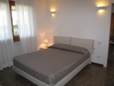 APARTMENT INSIDE A VILLA, LARGE GARDEN WITH LAKE AND POOL VIEW