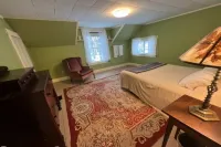 East Craftsbury, VT  historical. 9 bedroom 5.5 bath home . Hotels in Craftsbury