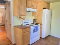 Charming, light-filled SE Eugene 2-story house - Bungalows