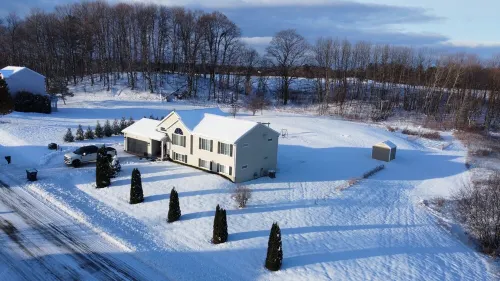 Dream Palace, with Hot Tub, Game Room, Fire pit, 5BR-3BA, near Long Lake Hotels in Long Lake Township