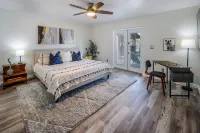 Lake Views-5 Star Location- Heated Pool-Hot Tub- Modern Clean Vibe-Dog Friendly