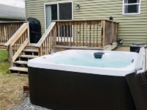 Mountain retreat/Hot Tub/Ski/Hike/Water Park/WIFI/Fire Pit Hotels in Durham