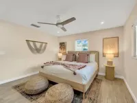 Pool, hot tub, putting green, pickleball, tiki bar, fire pit ウェスト・ブレイドゥントンのホテル