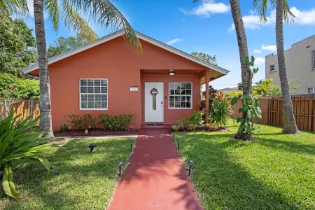 Family-Friendly Paradise near the Beach & Downtown Отели рядом с достопримечательностью «Университет Палм Бич Атлантик»