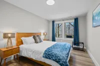 NEW Mountain Modern Hideaway! - Walk to Disc Golf