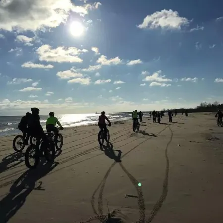 Unique Artisan home, near water, beach ,biking & hiking trails,3 bedroom,Hot tub Отели в г. Manitowoc County