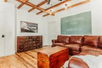 Cozy family friendly private apartment farm stay Hotels in Stratham