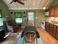Country cabin for two near Pine Creek within minutes to area attractions!
